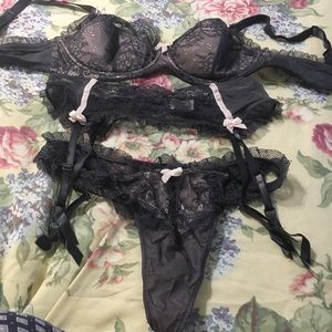 Vintage Victoria’s Secret bra, thong and garter, all in excellent conditions